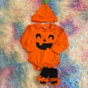 Pumpkin 🎃 Onsie Set-Size 6-9 months- New without tags